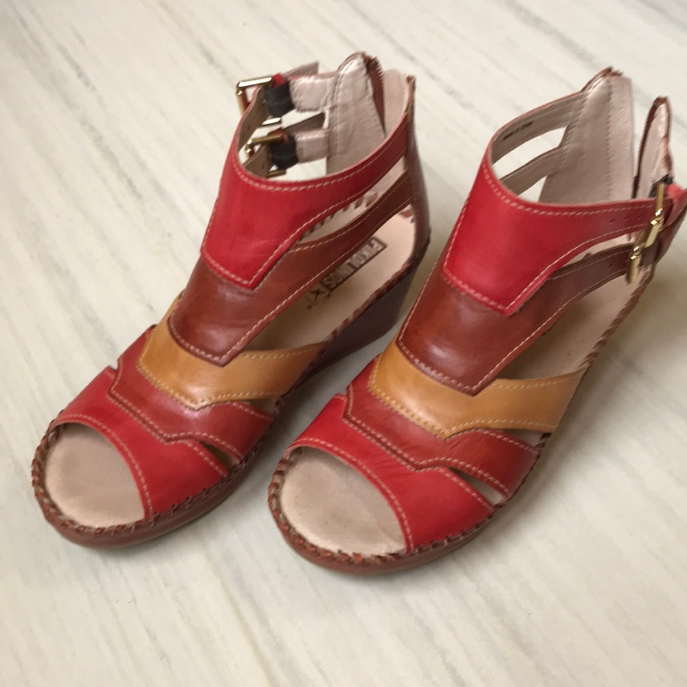 Pikolinos beautiful multi colored sandal size 36